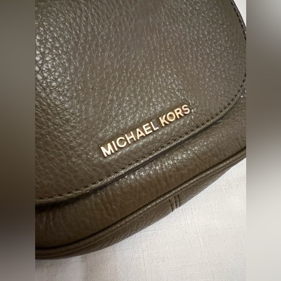 (SOLD) MICHAEL KORS BEDFORD SMALL SADDLE CROSSBODY, BAG - Picture 6 of 11